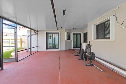 Villa ou maison à vendre à Miami, Floride: 4 chambres, 152.82 m2 № 2060360 - photo 27