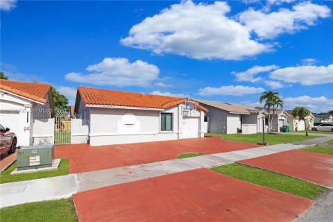 Villa ou maison à vendre à Miami, Floride: 4 chambres, 152.82 m2 № 2060360 - photo 30