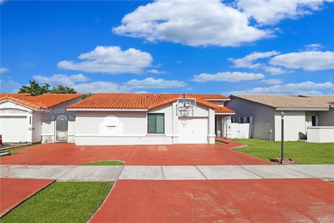Villa ou maison à Miami, Floride 4 chambres, 152.82 m2 № 2060360