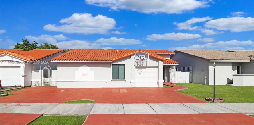 Villa ou maison à Miami, Floride 4 chambres, 152.82 m2 № 2060360