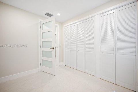 Villa ou maison à vendre à Miami, Floride: 4 chambres, 84.73 m2 № 2087884 - photo 21