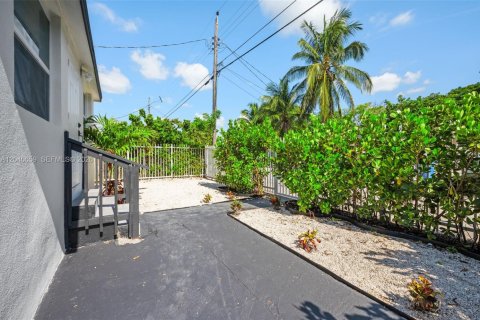 Villa ou maison à vendre à Miami, Floride: 4 chambres, 84.73 m2 № 2087884 - photo 28
