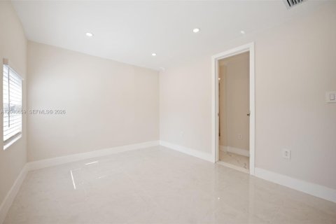 Villa ou maison à vendre à Miami, Floride: 4 chambres, 84.73 m2 № 2087884 - photo 14