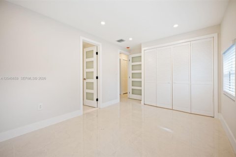Villa ou maison à vendre à Miami, Floride: 4 chambres, 84.73 m2 № 2087884 - photo 15