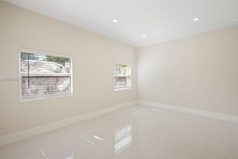 Villa ou maison à vendre à Miami, Floride: 4 chambres, 84.73 m2 № 2087884 - photo 23