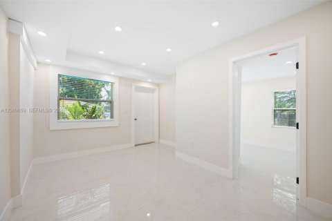 Villa ou maison à vendre à Miami, Floride: 4 chambres, 84.73 m2 № 2087884 - photo 8