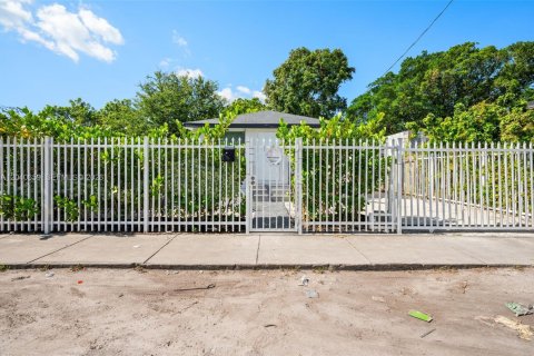 Villa ou maison à vendre à Miami, Floride: 4 chambres, 84.73 m2 № 2087884 - photo 3