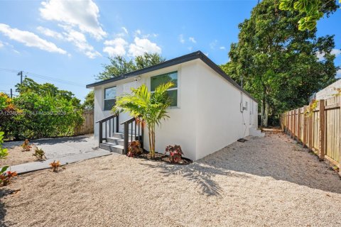 House in Miami, Florida 4 bedrooms, 84.73 sq.m. № 2087884