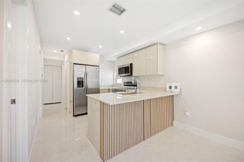 Villa ou maison à vendre à Miami, Floride: 4 chambres, 84.73 m2 № 2087884 - photo 10