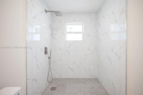 Villa ou maison à vendre à Miami, Floride: 4 chambres, 84.73 m2 № 2087884 - photo 17