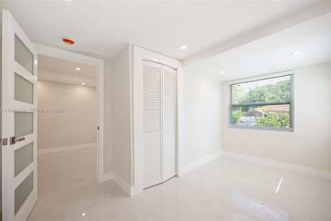 Villa ou maison à vendre à Miami, Floride: 4 chambres, 84.73 m2 № 2087884 - photo 19