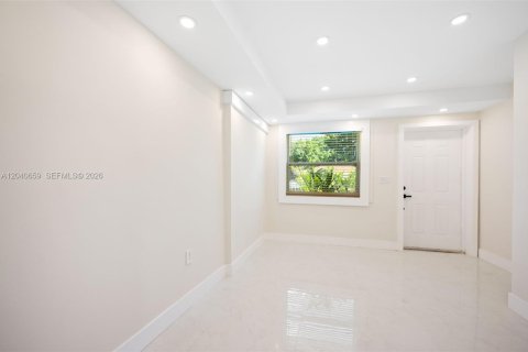 Villa ou maison à vendre à Miami, Floride: 4 chambres, 84.73 m2 № 2087884 - photo 7