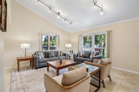 House in Sarasota, Florida 3 bedrooms, 181.9 sq.m. № 2391193 - photo 10