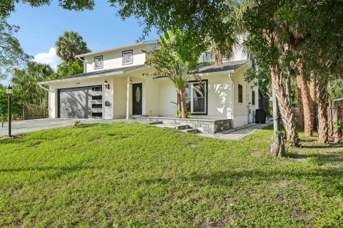 House in Sarasota, Florida 3 bedrooms, 181.9 sq.m. № 2391193 - photo 3