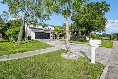 House in Sarasota, Florida 3 bedrooms, 181.9 sq.m. № 2391193 - photo 5