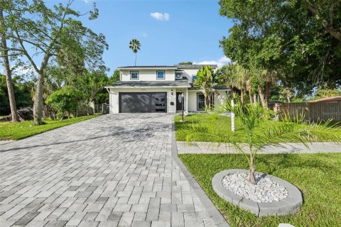House in Sarasota, Florida 3 bedrooms, 181.9 sq.m. № 2391193 - photo 2