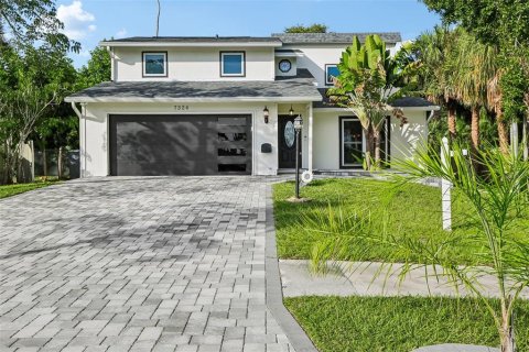 House in Sarasota, Florida 3 bedrooms, 181.9 sq.m. № 2391193
