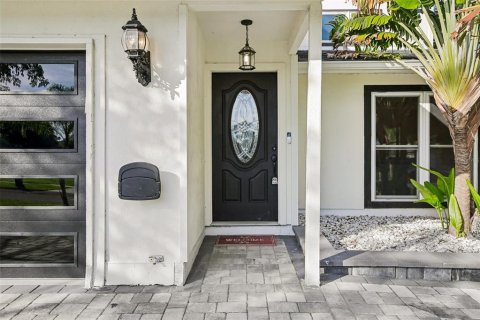 House in Sarasota, Florida 3 bedrooms, 181.9 sq.m. № 2391193 - photo 7