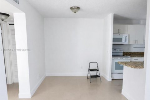 Снять в аренду кондоминиум в Норт-Бей-Виллидж, Флорида 1 спальня, 57.6м2, № 2031628 - фото 7