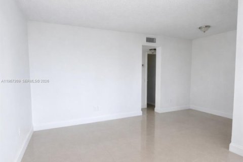 Снять в аренду кондоминиум в Норт-Бей-Виллидж, Флорида 1 спальня, 57.6м2, № 2031628 - фото 8