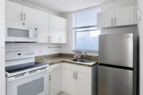 Снять в аренду кондоминиум в Норт-Бей-Виллидж, Флорида 1 спальня, 57.6м2, № 2031628 - фото 5