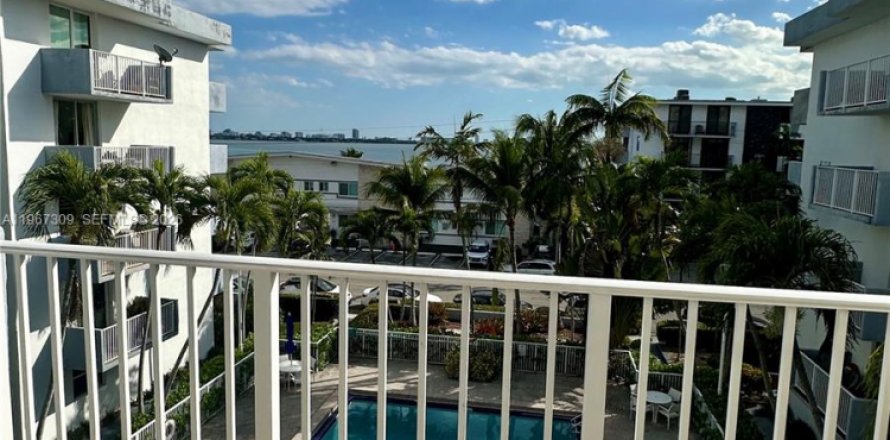 Кондоминиум с 1 спальней в Норт-Бей-Виллидж, Флорида № 2031628