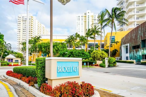 Condominio en alquiler en Miami, Florida, 2 dormitorios, 98.94 m2 № 1971949 - foto 27