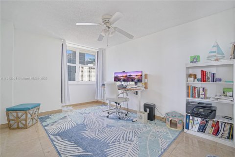 Condominio en alquiler en Miami, Florida, 2 dormitorios, 98.94 m2 № 1971949 - foto 8