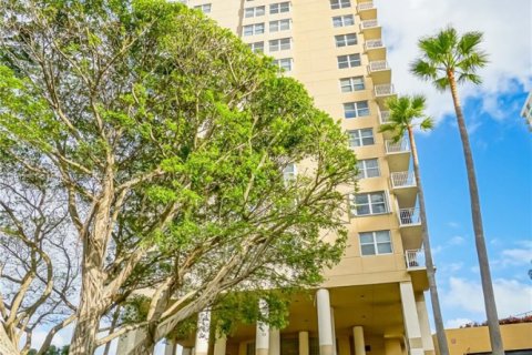 Condominio en alquiler en Miami, Florida, 2 dormitorios, 98.94 m2 № 1971949 - foto 11