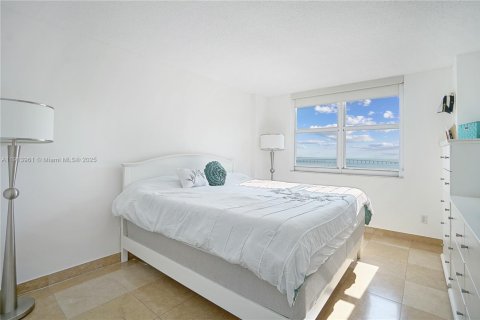 Condominio en alquiler en Miami, Florida, 2 dormitorios, 98.94 m2 № 1971949 - foto 7