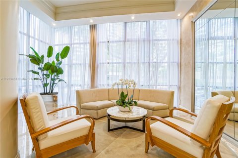Condominio en alquiler en Miami, Florida, 2 dormitorios, 98.94 m2 № 1971949 - foto 13