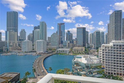 Condominio en alquiler en Miami, Florida, 2 dormitorios, 98.94 m2 № 1971949 - foto 1