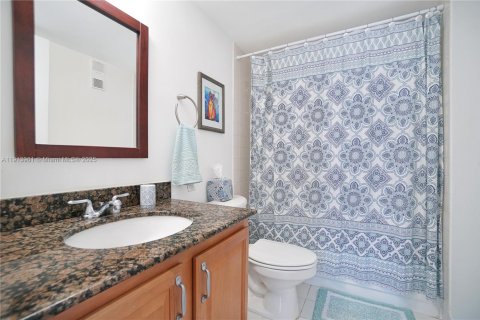 Condominio en alquiler en Miami, Florida, 2 dormitorios, 98.94 m2 № 1971949 - foto 9