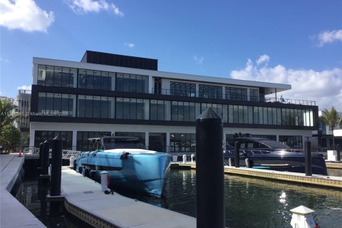 Снять в аренду кондоминиум в Форт-Лодердейл, Флорида 1 спальня, 60.11м2, № 1937441 - фото 1