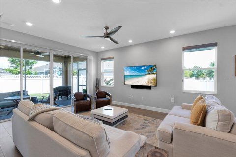 House in Apollo Beach, Florida 4 bedrooms, 219.99 sq.m. № 2120442 - photo 8