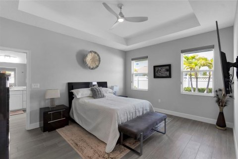 House in Apollo Beach, Florida 4 bedrooms, 219.99 sq.m. № 2120442 - photo 13