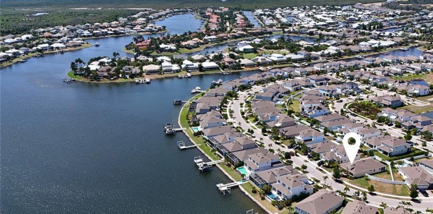 House in Apollo Beach, Florida 4 bedrooms, 219.99 sq.m. № 2120442