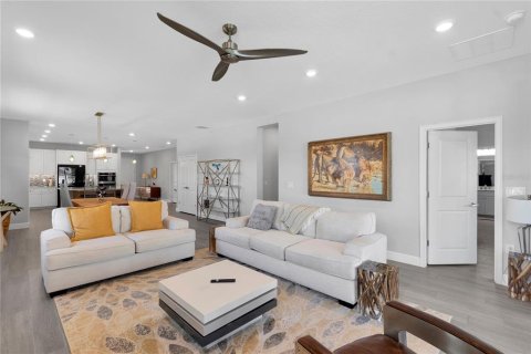 House in Apollo Beach, Florida 4 bedrooms, 219.99 sq.m. № 2120442 - photo 9