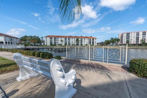 Condo in Clearwater, Florida, 2 bedrooms  № 1900757 - photo 29