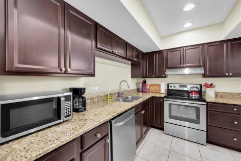 Condo in Clearwater, Florida, 2 bedrooms  № 1900757 - photo 12