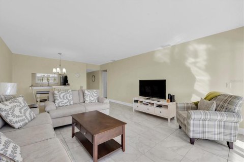 Condo in Clearwater, Florida, 2 bedrooms  № 1900757 - photo 9