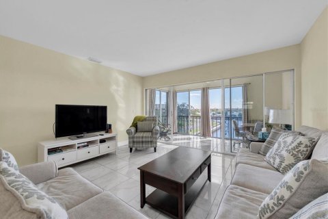 Condo in Clearwater, Florida, 2 bedrooms  № 1900757 - photo 8