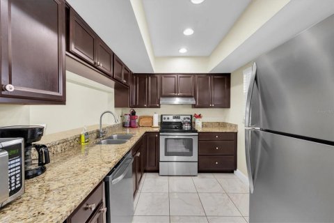Condo in Clearwater, Florida, 2 bedrooms  № 1900757 - photo 13