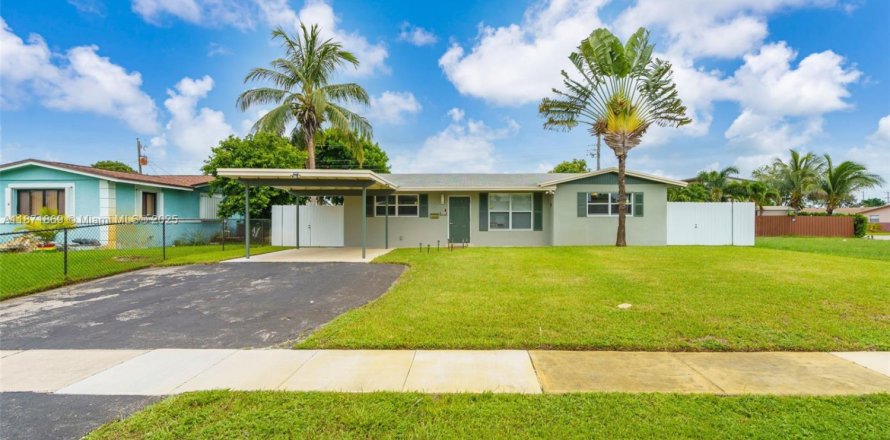 Villa ou maison à Fort Lauderdale, Floride 3 chambres, 114.55 m2 № 1920217