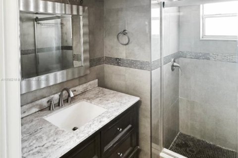 Снять в аренду кондоминиум в Майами, Флорида 1 спальня, 96.25м2, № 1959516 - фото 2