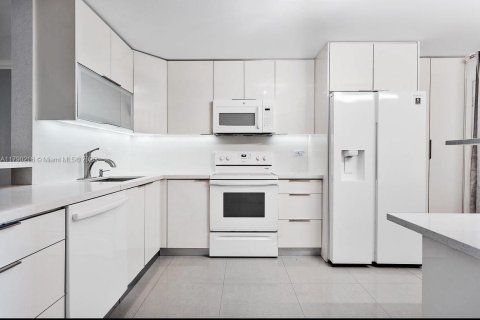 Снять в аренду кондоминиум в Майами, Флорида 1 спальня, 96.25м2, № 1959516 - фото 9