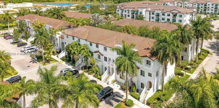 Condo in Miramar, Florida, 3 bedrooms № 1696286