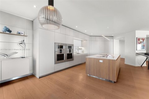Condo in Miami Beach, Florida, 3 bedrooms  № 1862700 - photo 14