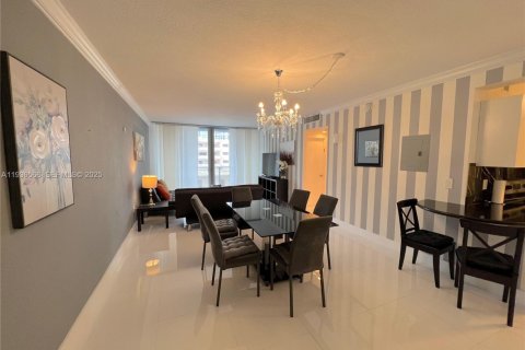 Condo in Miami Beach, Florida, 1 bedroom № 2154800 - photo 12