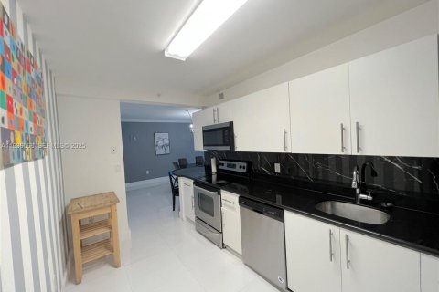 Condo in Miami Beach, Florida, 1 bedroom № 2154800 - photo 7